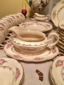 Dinner set incomplete. 54 pieces