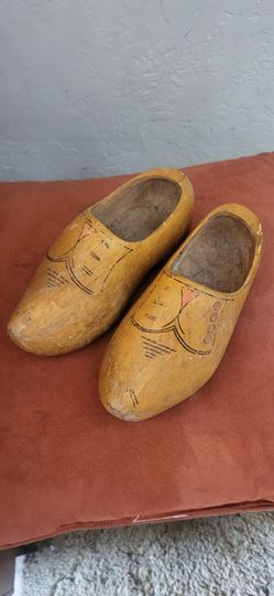 VINTAGE HOLLAND DUTCH WOODEN SHOES WOOD HAND CARVED CLOGS