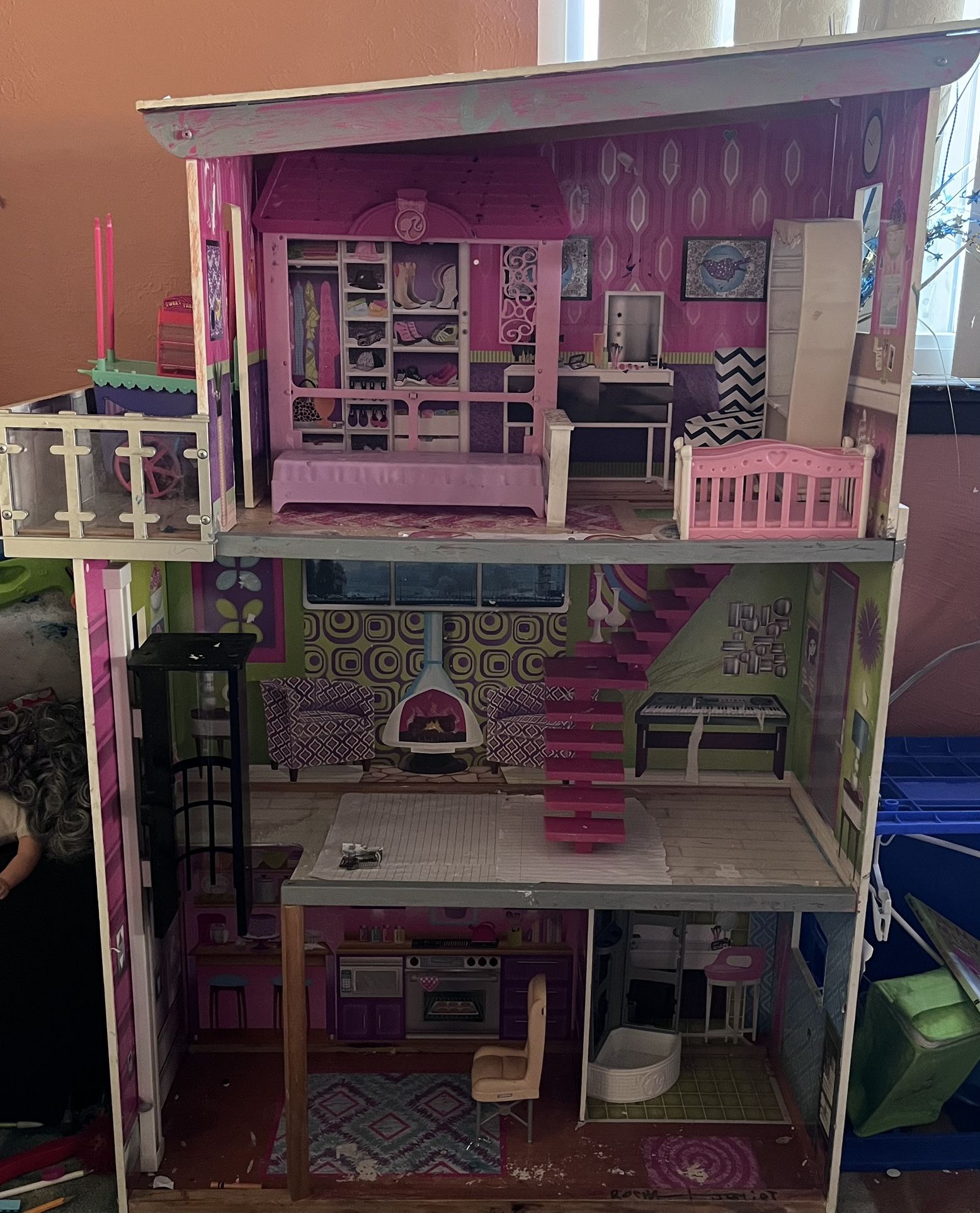 Barbie House/Casa De Barbies