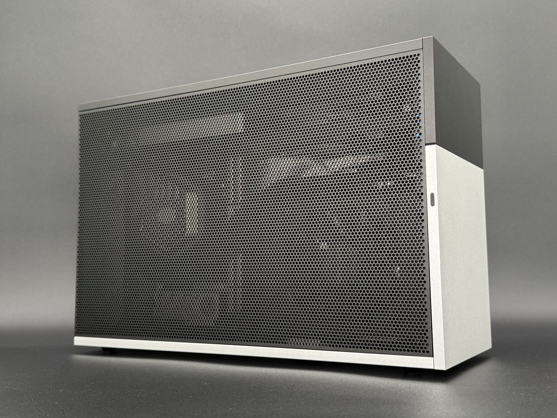 FormD T1 V2.1 SFF PC No GPU(7700, B650i Edge, 2TB, 32GB 6000 CL30, SFX 850)