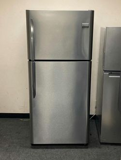 Frigidaire Top Mount in Stainless Steel with Crisper Drawers - Gently Used