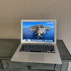 2017 Apple MacBook Air , Mint Condition .supper Fast ,Core I5