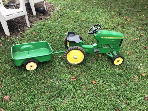 John Deere ertl toy pedal tractor 7410