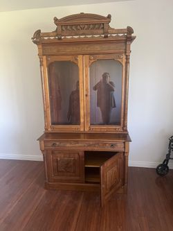 Armoire/ Hutch