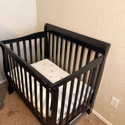 Black mini Crib 