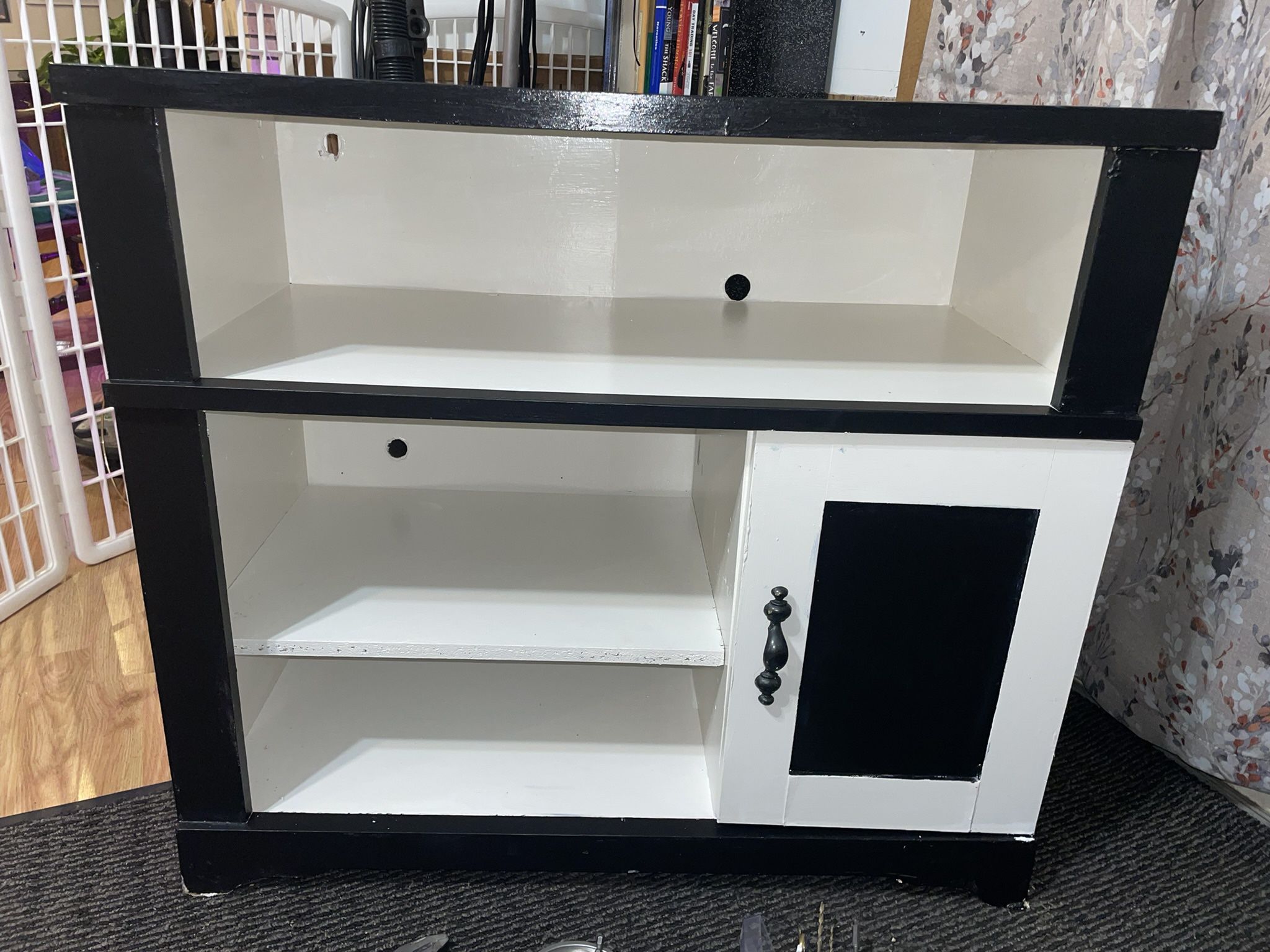 Modern B&W TV Stand/ End Table Furniture 