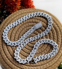 Iced Cuban Link Chain – VVS Moissanite - White Gold Finish