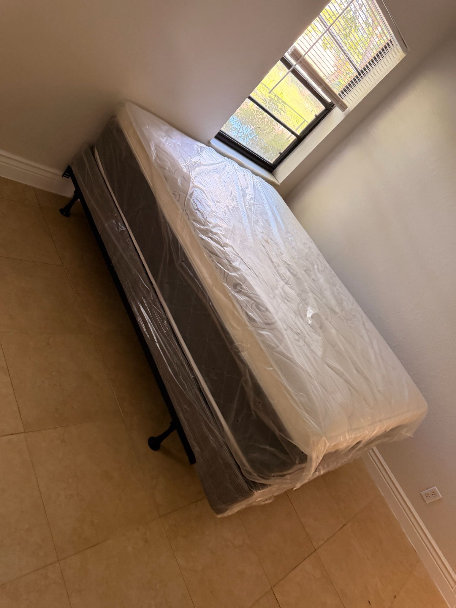 Queen mattress pillow top set with box spring (2pc new)