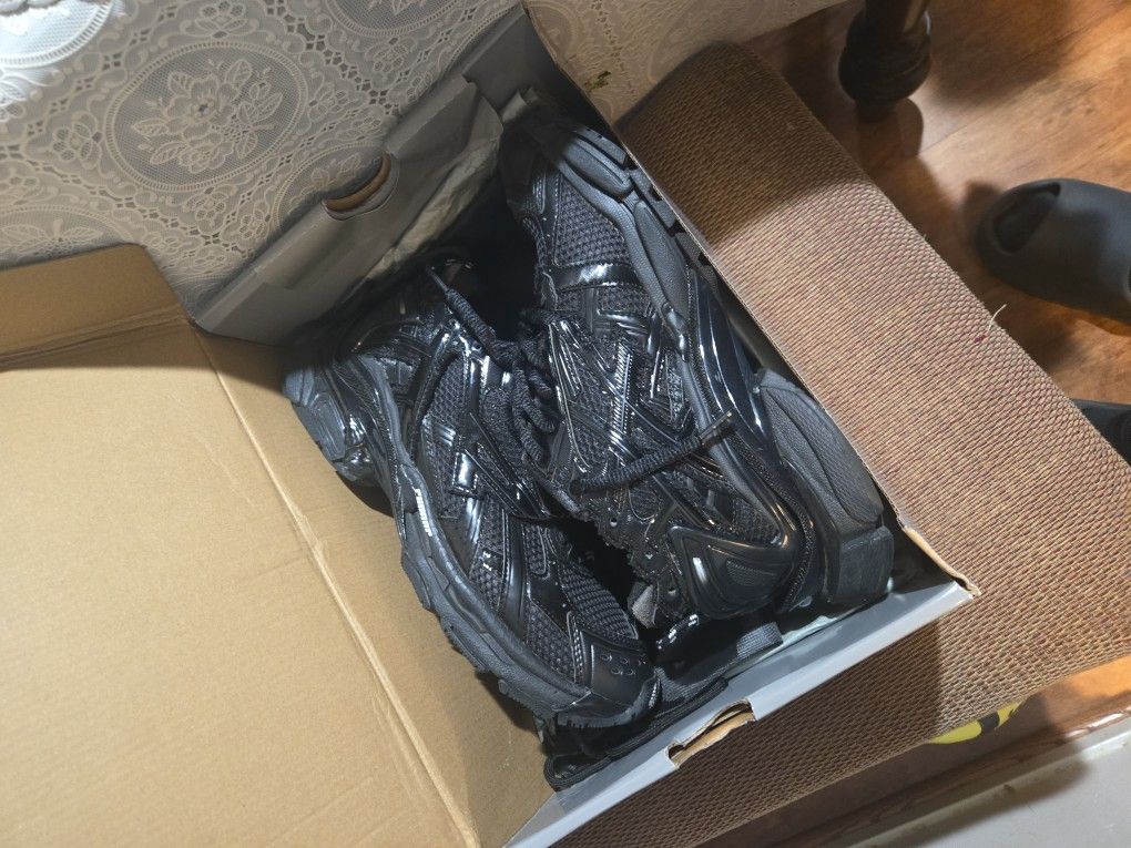 Balenciaga Runners Black 