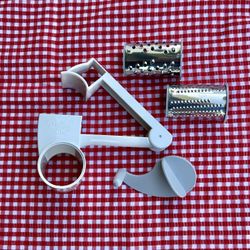 Pampered Chef Deluxe Cheese Grater Shredder Unused #1275  Rotary