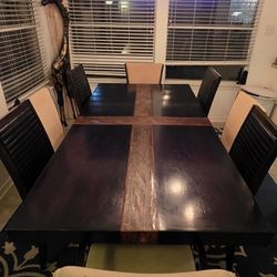 Solid wood dining table/ beautiful set with 4 chairs (4 additinal chairs are free)