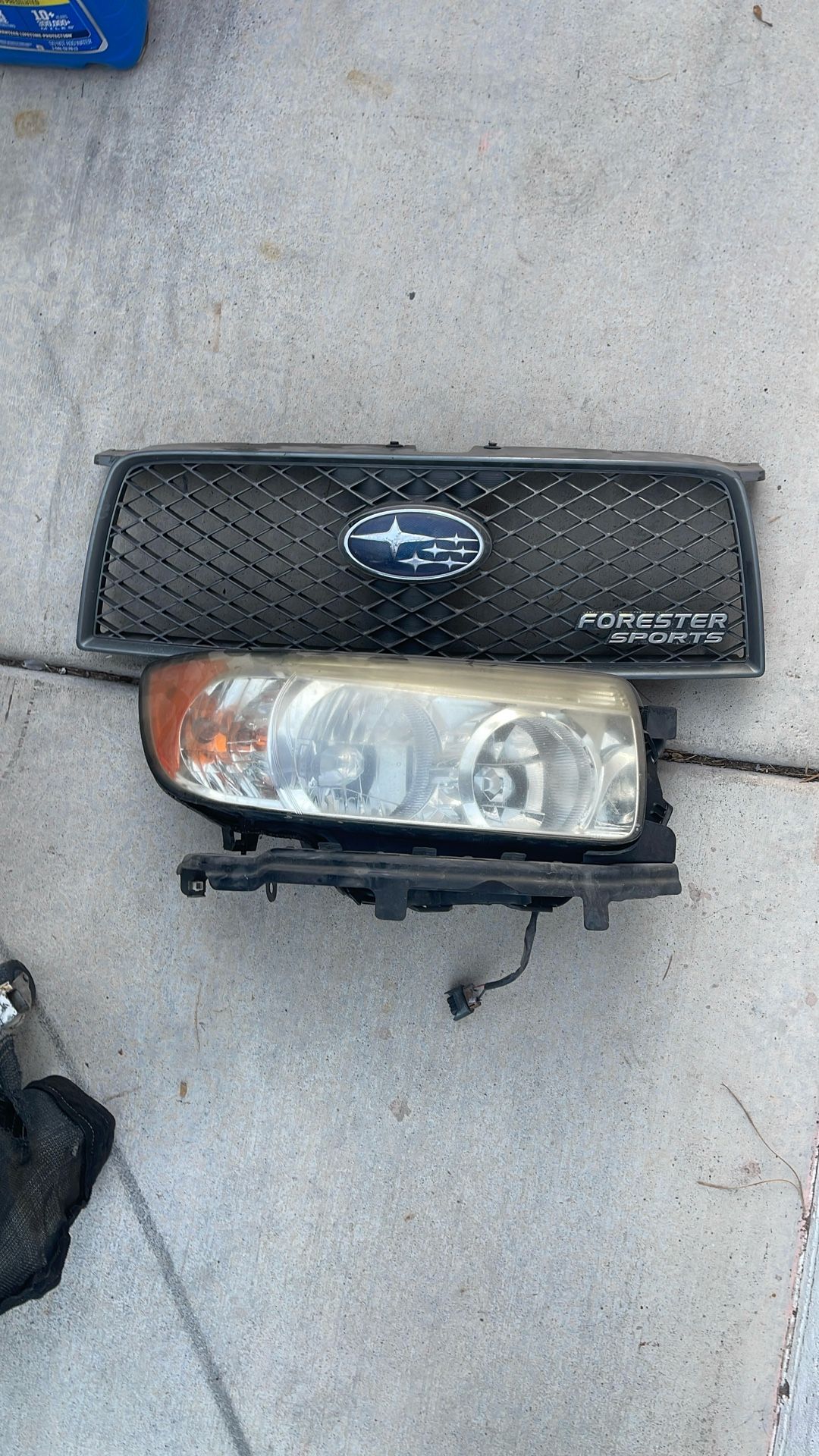 03-08 Subaru Forester Sport Grill And Passenger Side Headlight