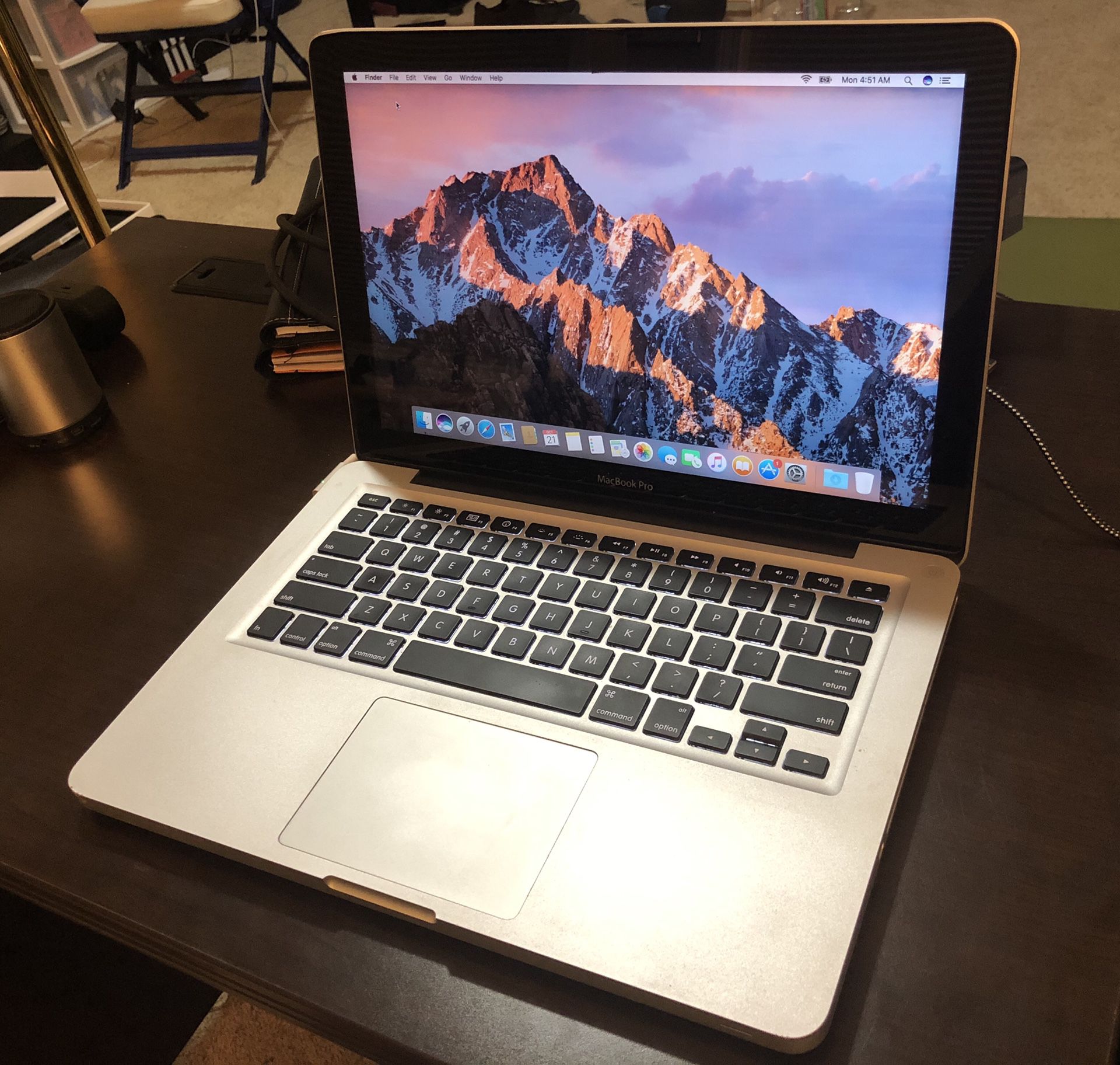 MacBook Pro 13 inch 320gb (mid 2010)
