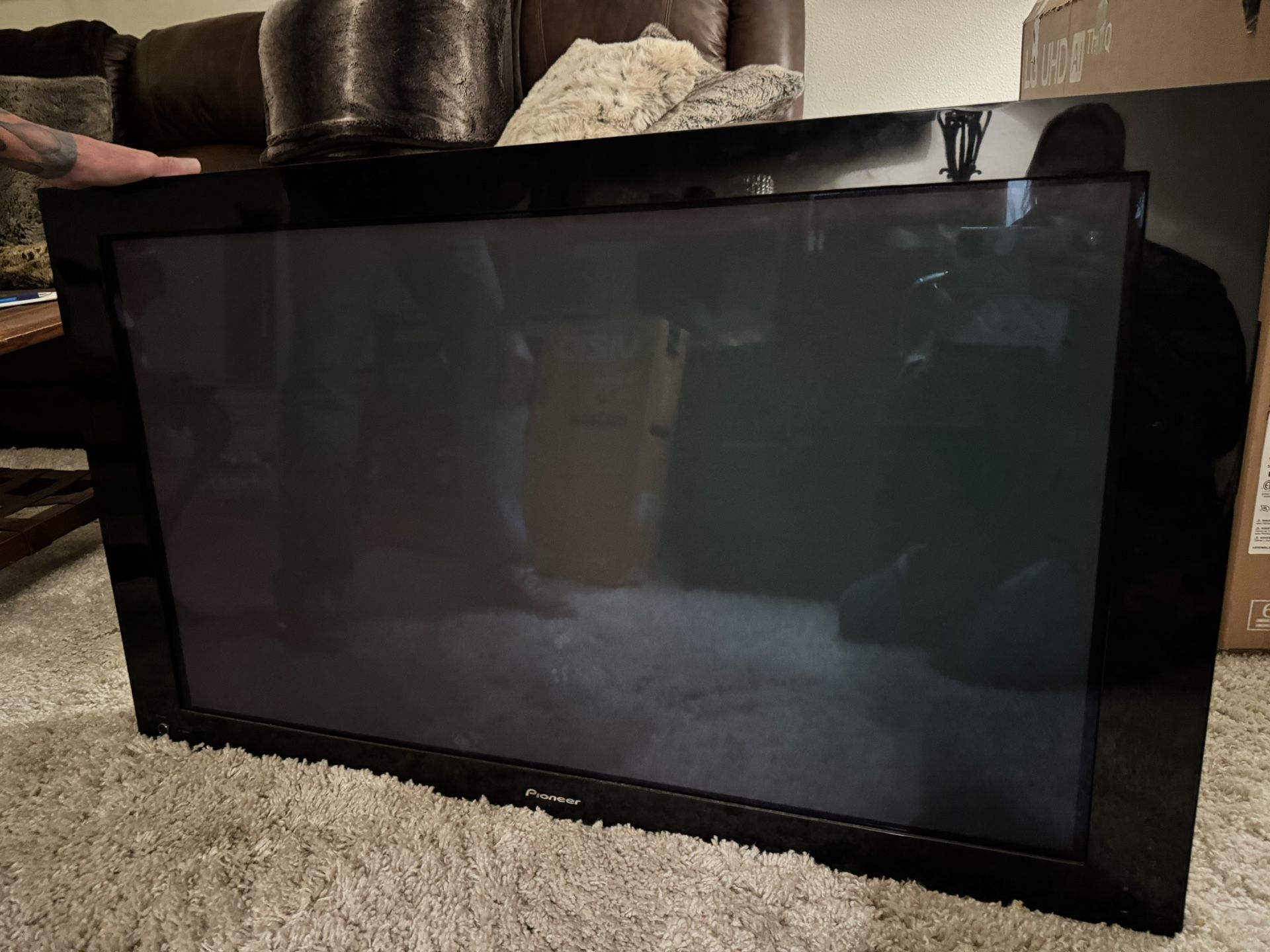 Pioneer Plasma 43” TV