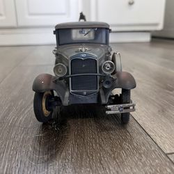 Diecast 1/18 Scale Motor City Classics 1931 Ford Model A Tow Truck Mike's Towing Service