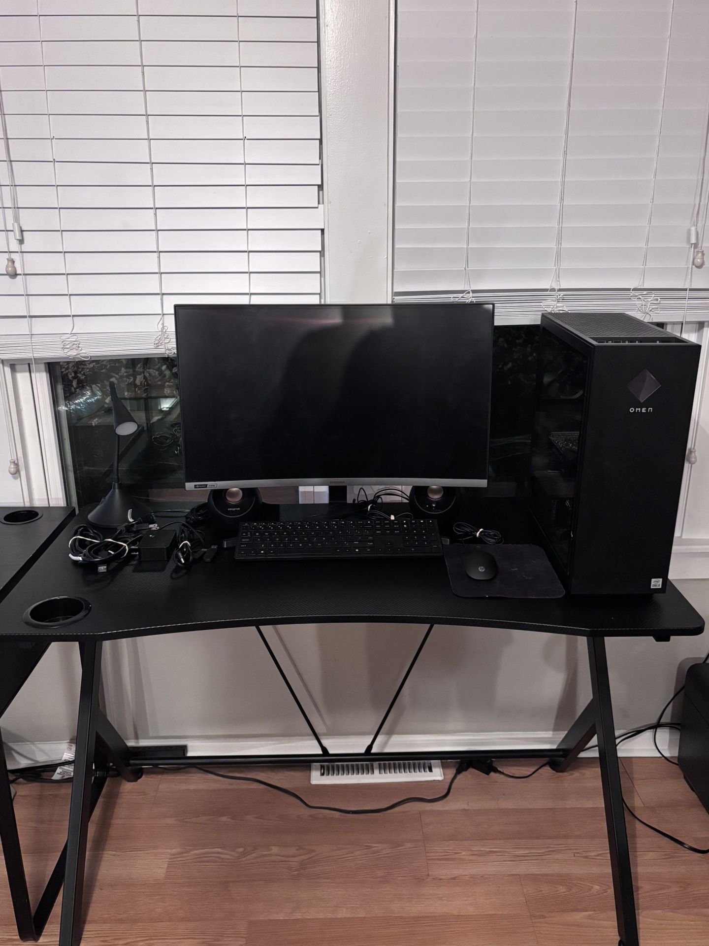 HP OMEN Gaming/Samsung 32” curved monitor. (Gaming setup)