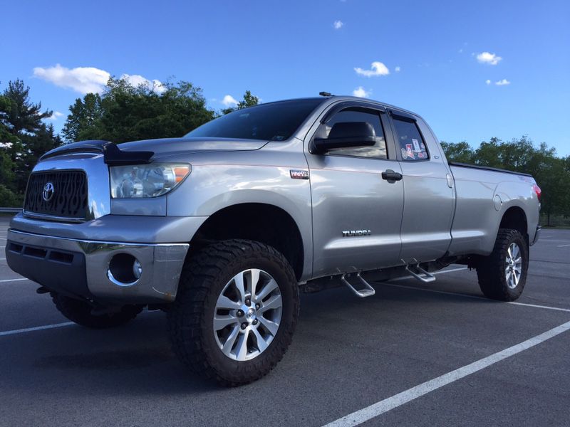 Toyota Tundra 4x4 Double Cab (Lifted) Must see