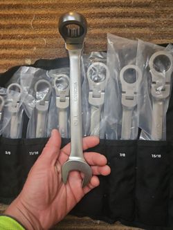 Brand new tekton 15 peice flex ratcheting set (standard)