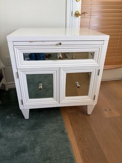 Set of 2 Nightstands