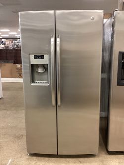 GE 29.1 cu.ft. Side by Side Refrigerator - no warranty for ice maker