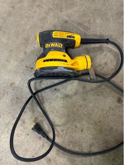 Dewalt 5 inch  orbital  sander