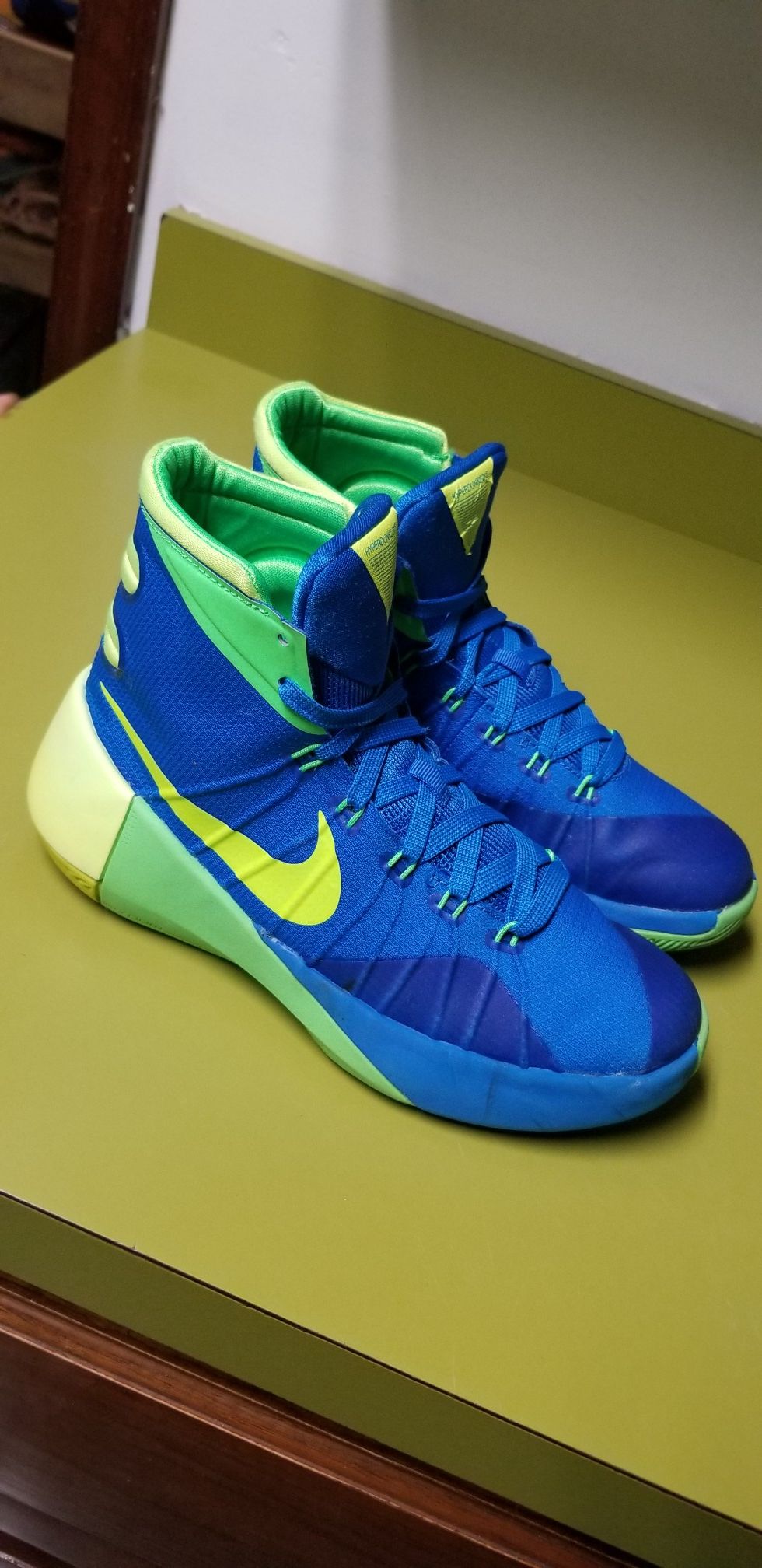 Boys nike hyperdunk size 5y