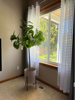faux fig tree (5ft) with metal pot 68" *ideal for living room, offices no maintenance needed 🪴
