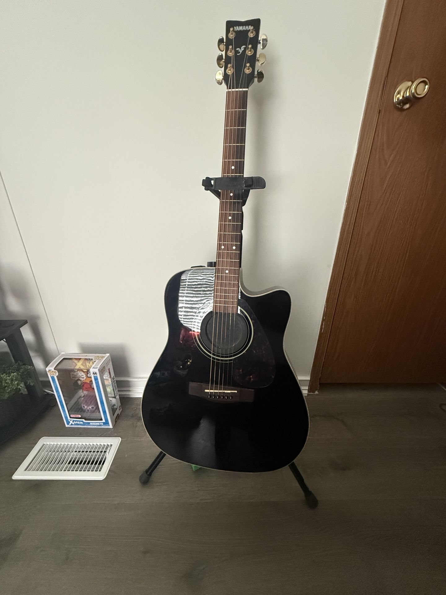 Yamaha FX335C Acoustic-Electric Guitar