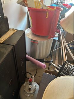Seafood cooker with all accessories