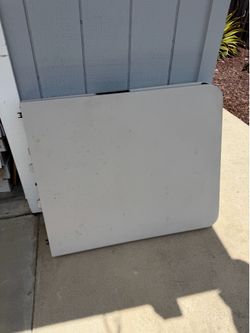 Lifetime 6’ Folding Table
