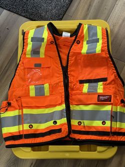 Milwaukee Large/X-Large Yellow Class 2 Surveyor's High Visibility Safety Vest with 27-Pockets