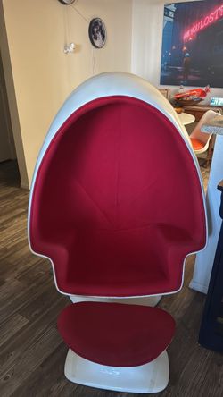 Egg chair and ottoman