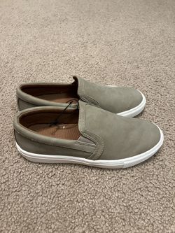 new women’s shoes (size 6)