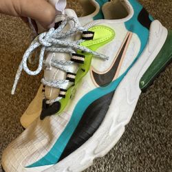Nike  Air Max 270