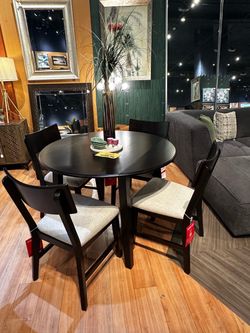 Round Dining Table Set with 4 Chairs