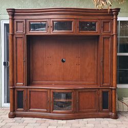 Entertainment center