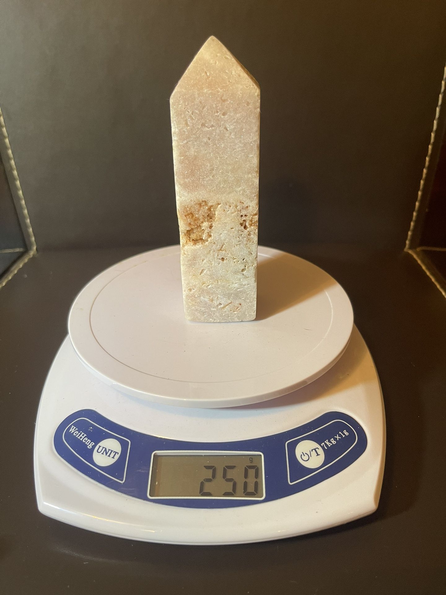 Yellow Aventurine Tower. 250 gr, 8.83 oz, 0.552 lb