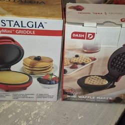 🥞🧇 Dash mini heart waffle maker (New) & Nostalgia mini Pancake griddle (used) 🔥Perfect🔥