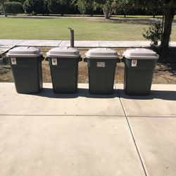 4 Brand New Rubbermaid Roughneck Trash Bind W Lids 30 Gal