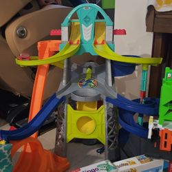Fisher-Price Little People Launch & Loop Raceway Toddler Toy Car Playset With Lights & Sounds