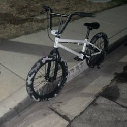 White And Gray Elite Bmx Bike