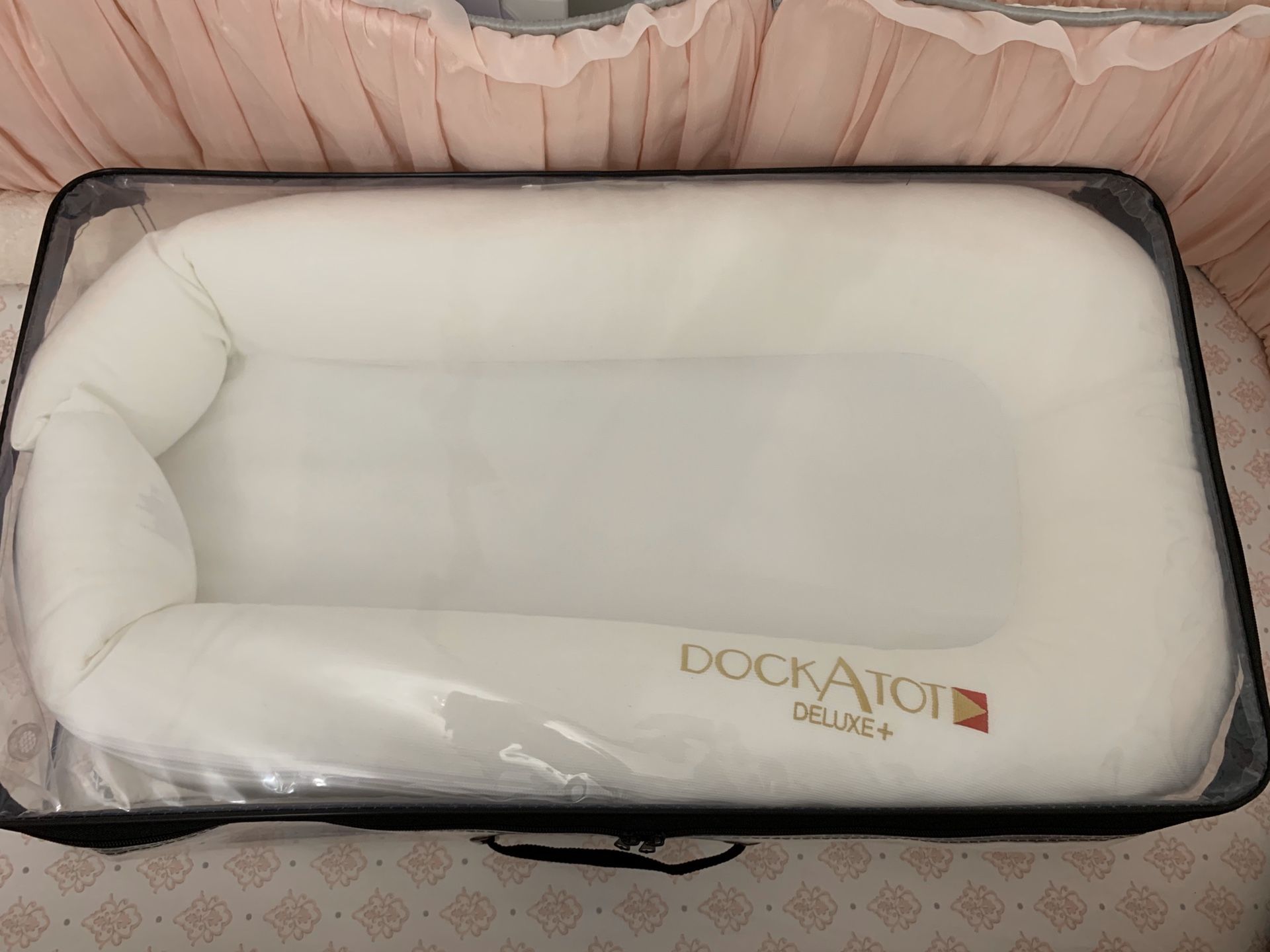 DOCK A TOT deluxe(portable bassinet)