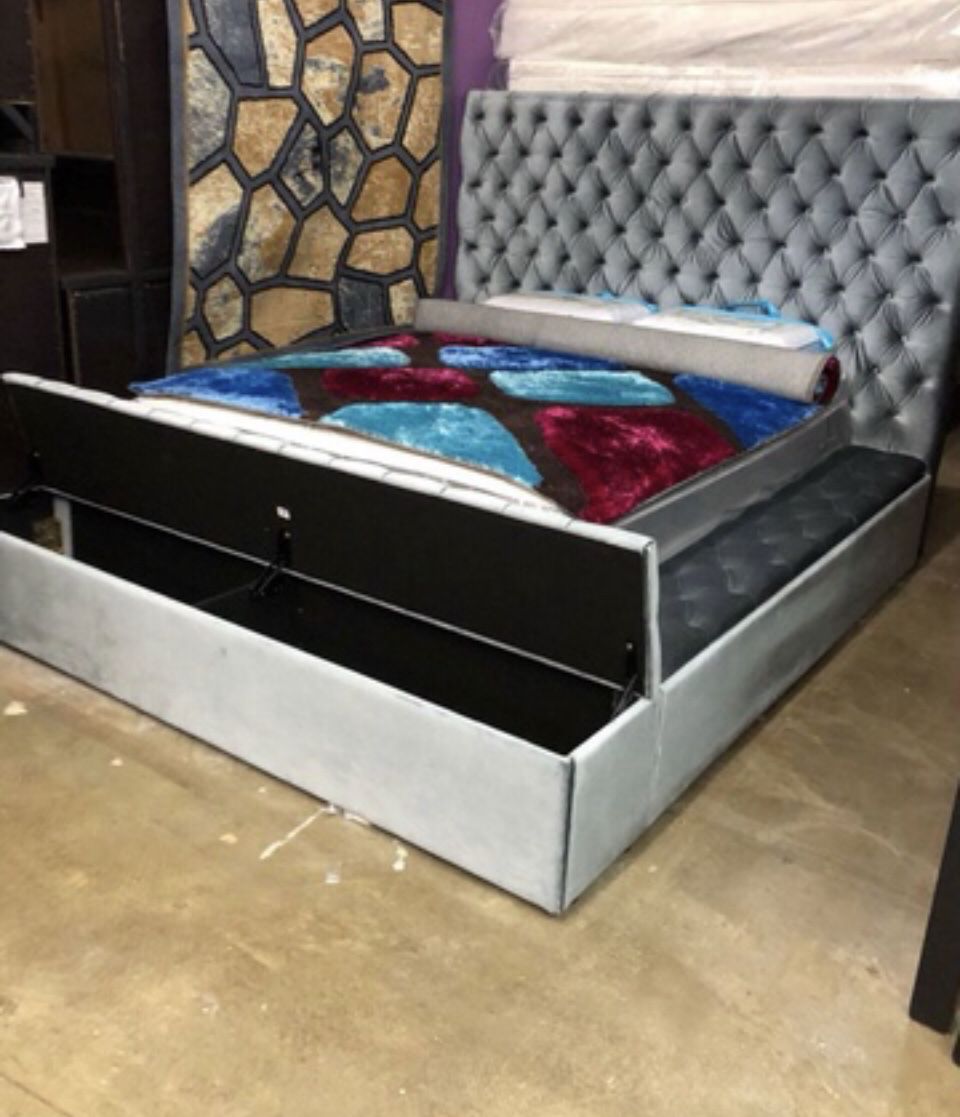 Furniture queen bed