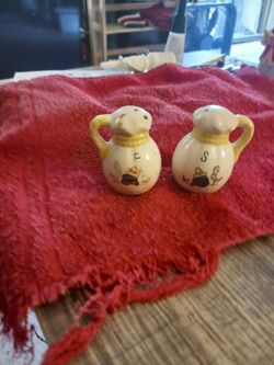 Salt & pepper shakers