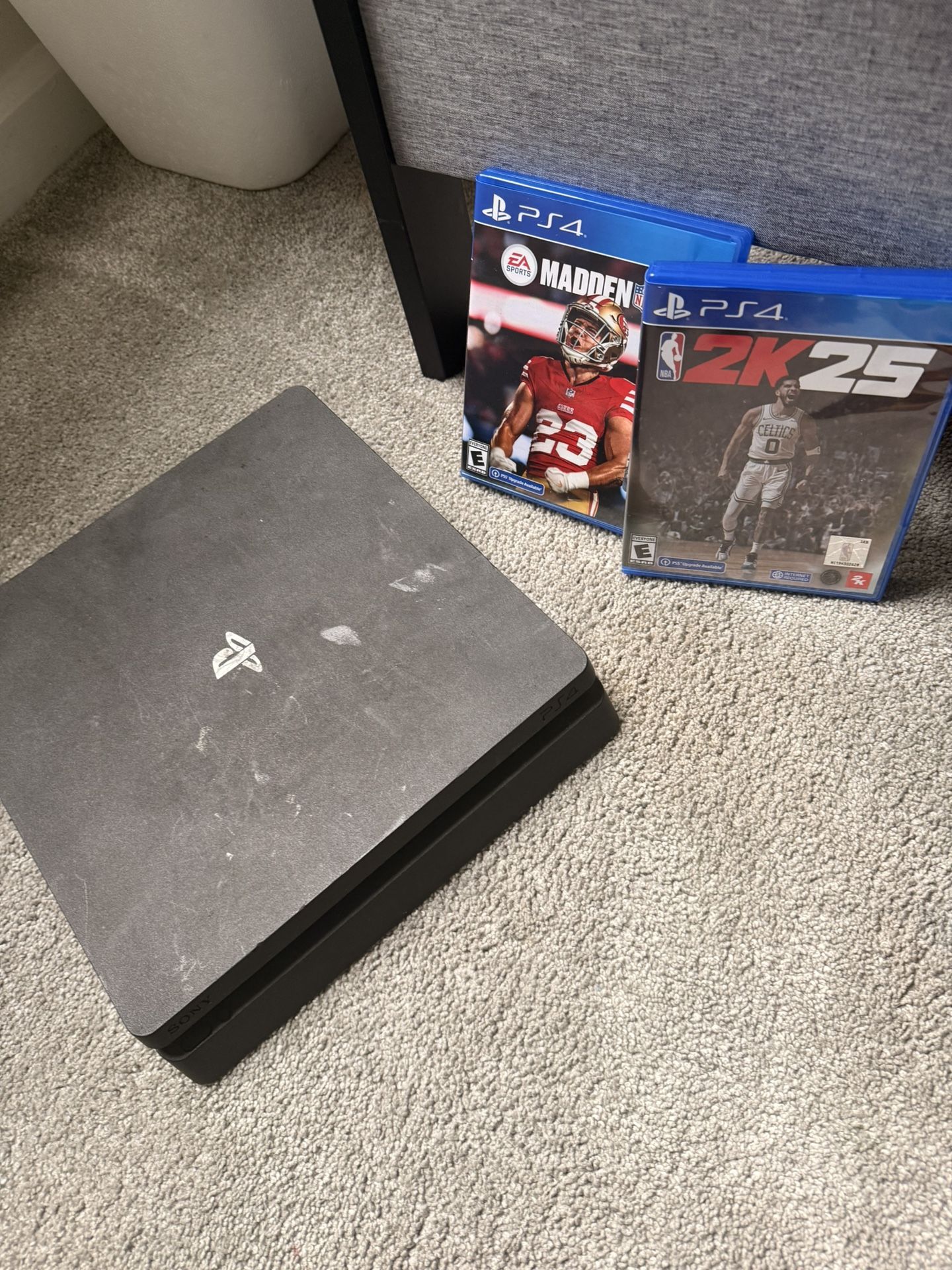 Ps4(USED) 3 Games Brand New (NO CONTROLLER)