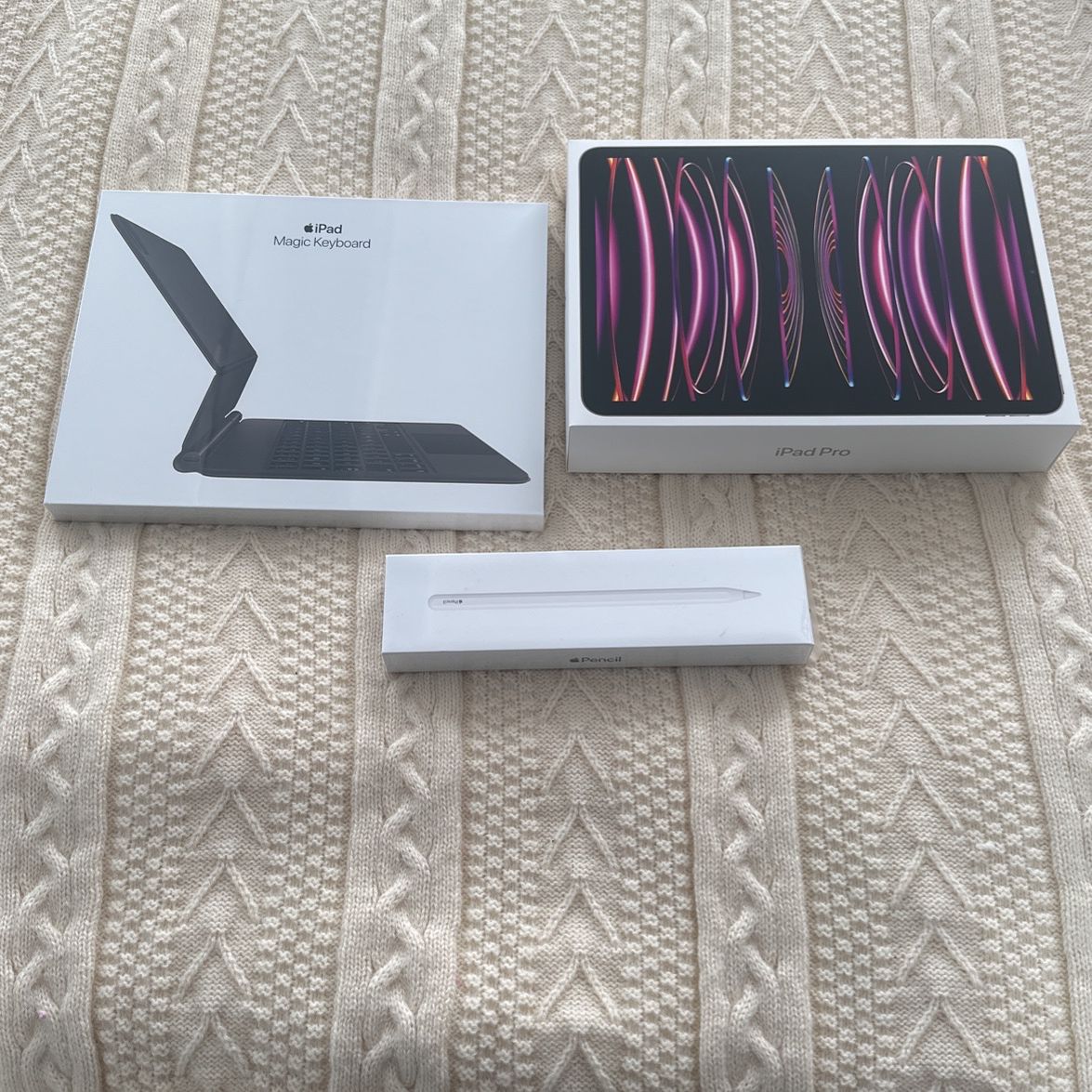 iPad Pro 11 inch (4th generation) Wi-Fi PLUS magic Keyboard And Pencil
