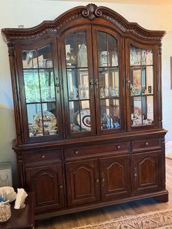 China Cabinet / Hutch – Glass Display