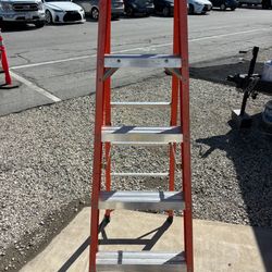 STEPLADDER (6’ FIBERGLASS)