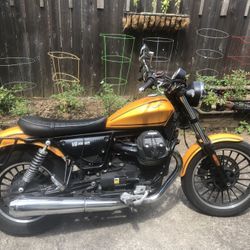 Moto Guzzi V9 Roamer 