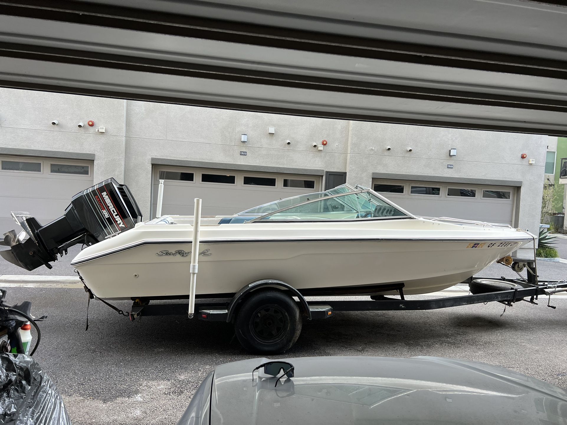 SeaRay 180BR seats 10people